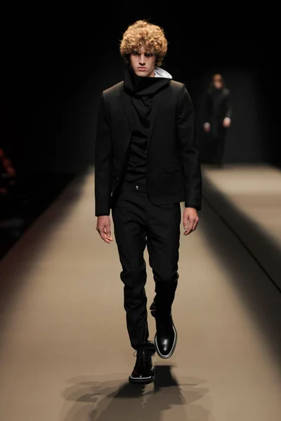 Look 3